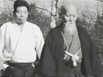 morihei-ueshiba-morihiro-saito-1964-walk