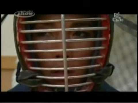 Atriz Daniele Suzuki faz treinamento de KenJutsu