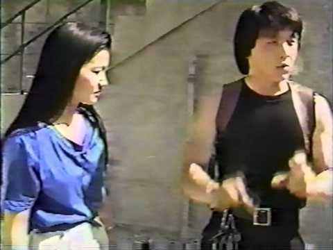 Jackie Chan e Yuen Biao ensinam técnicas do estilo louva-a-deus